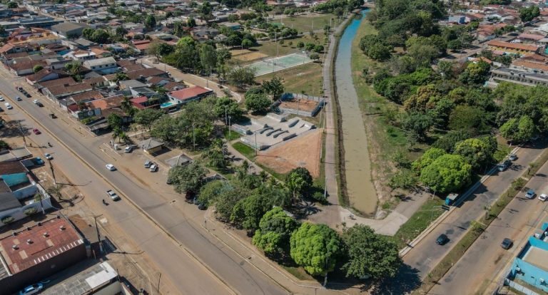 Caminhada integra ações do projeto "Caps fora do Caps" em celebração ao Dia Mundial da Saúde