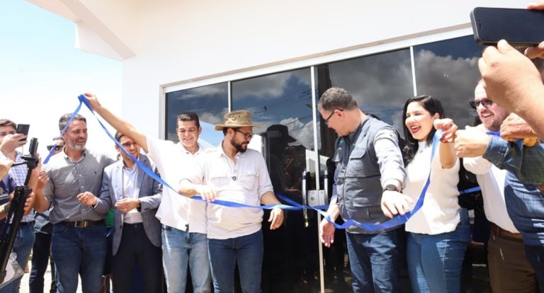 Cristiane Lopes marca presença em entrega inédita de água tratada em União Bandeirantes