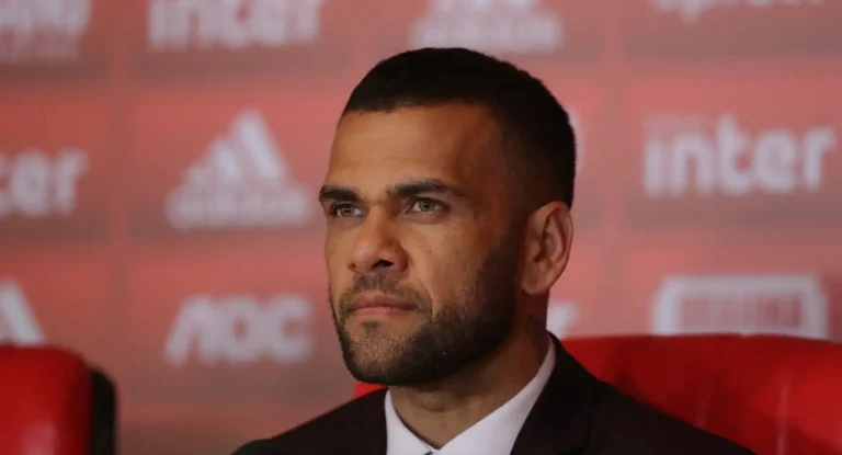 Ato em São Paulo repudia absolvição de Daniel Alves e denuncia impunidade em casos de violência contra mulheres