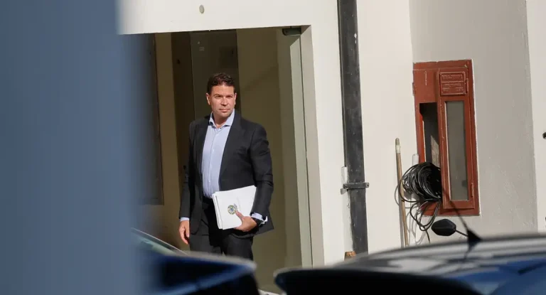 STF notifica Câmara de que processo contra Ramagem por crimes graves não pode ser suspenso