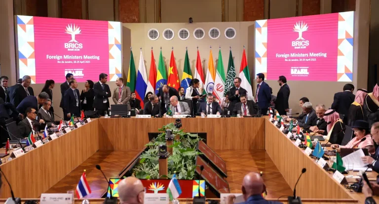 Ministros do Brics rejeitam protecionismo e defendem reforma da OMC em reunião no Rio de Janeiro