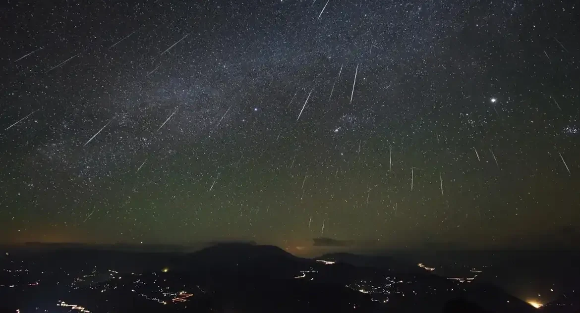 Chuva de Meteoros Líridas alcança pico de visibilidade na madrugada de terça (22) no Brasil