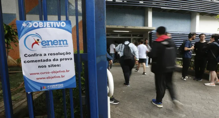 Saiba como pedir isenção de taxa de inscrição do Enem 2025
