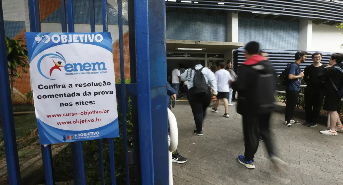 Saiba como pedir isenção de taxa de inscrição do Enem 2025