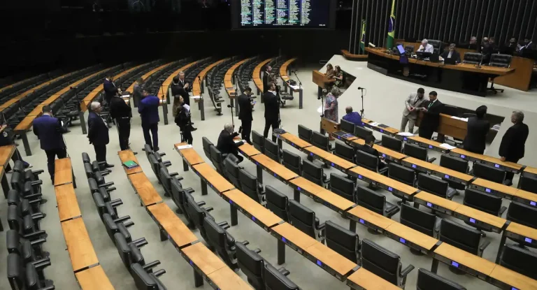 Câmara pode votar Lei de Reciprocidade Comercial em resposta a barreiras contra produtos brasileiros