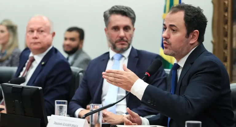 CCJ da Câmara rejeita recurso de Glauber Braga contra Cassação de Mandato e aprova parecer pela manutenção da decisão do Conselho de Ética