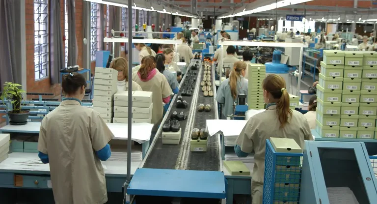 Relatório aponta que mulheres brasileiras ganham 20,9% menos que homens em 2024