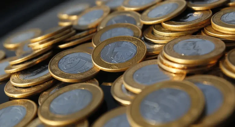 Google restabelece conversor de moedas com novas medidas de segurança após erro em cotação do dólar