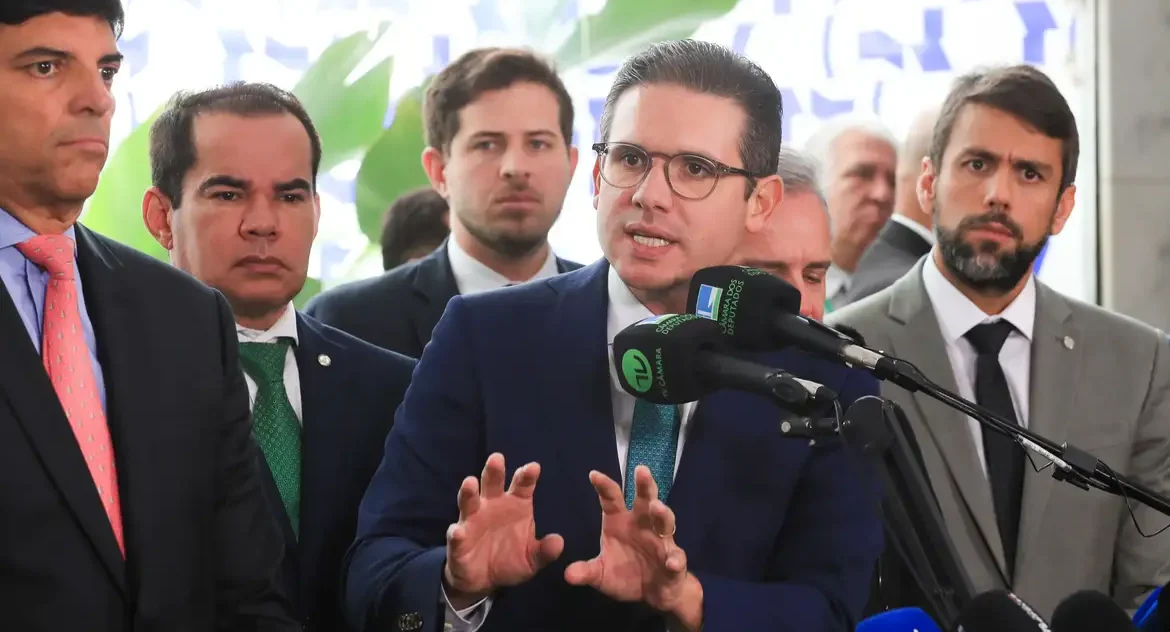 Presidente da Câmara defende cortes de gastos e cobra alternativas ao aumento do IOF para cumprir meta fiscal