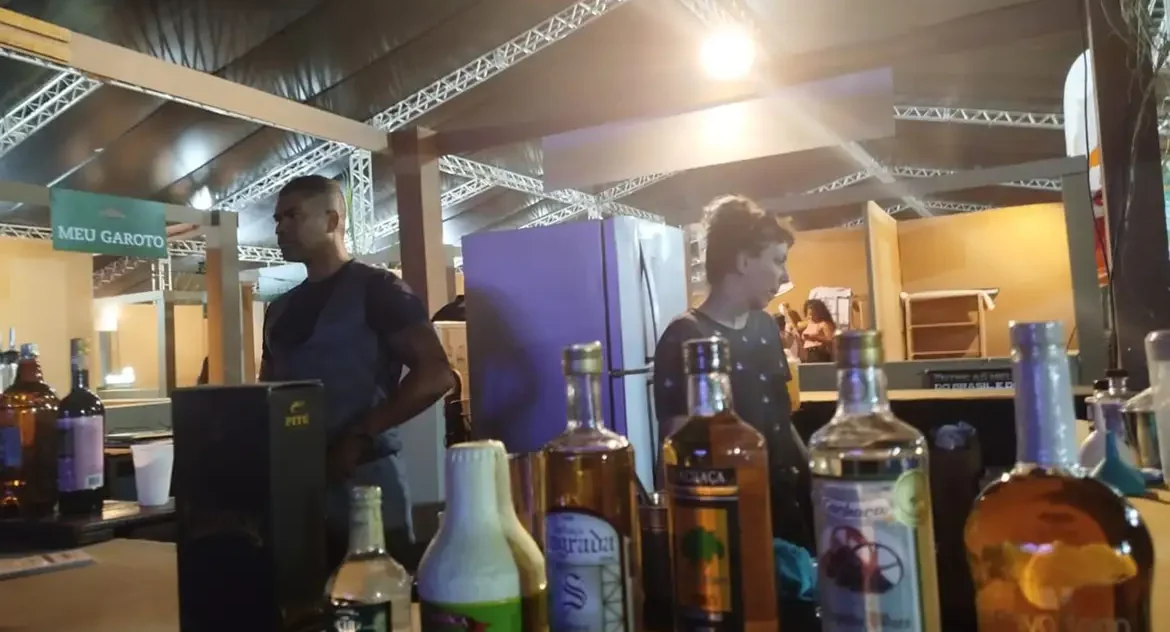 Produção de cachaça cresce quase 30% no Brasil em 2024 e impulsiona pequenos empreendedores como mineiro do DF
