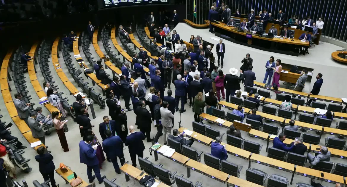 Congresso dá 10 dias para governo apresentar alternativa ao aumento do IOF e ameaça derrubar decreto