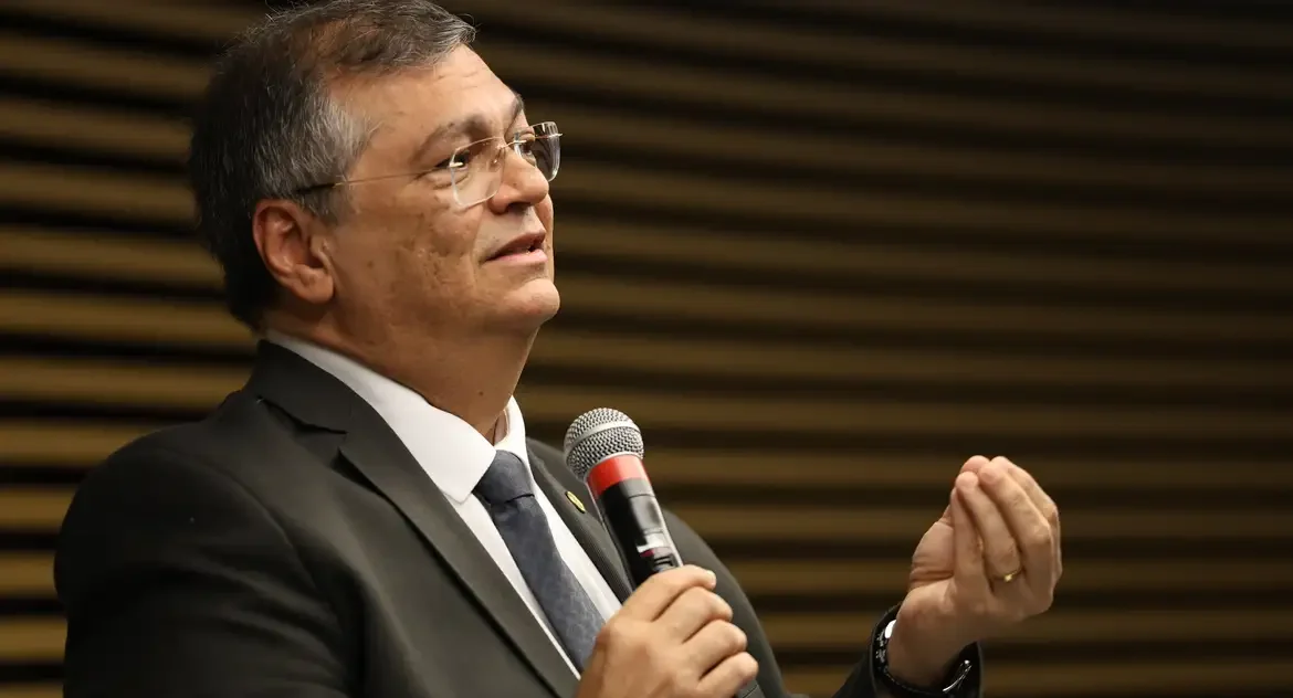 Flávio Dino defende que Judiciário não deve reformar sistema tributário durante julgamento sobre Cide