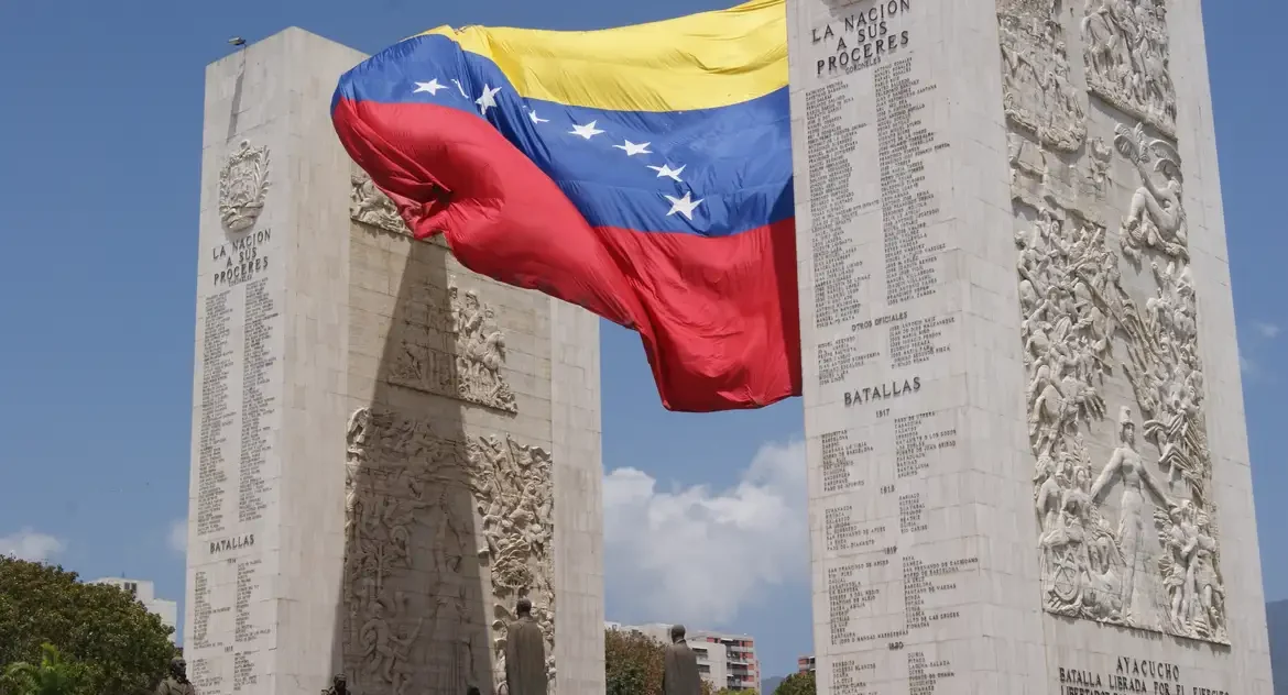 Maduro conquista 23 de 24 estados nas eleições legislativas e regionais marcadas por boicote da oposição e prisões