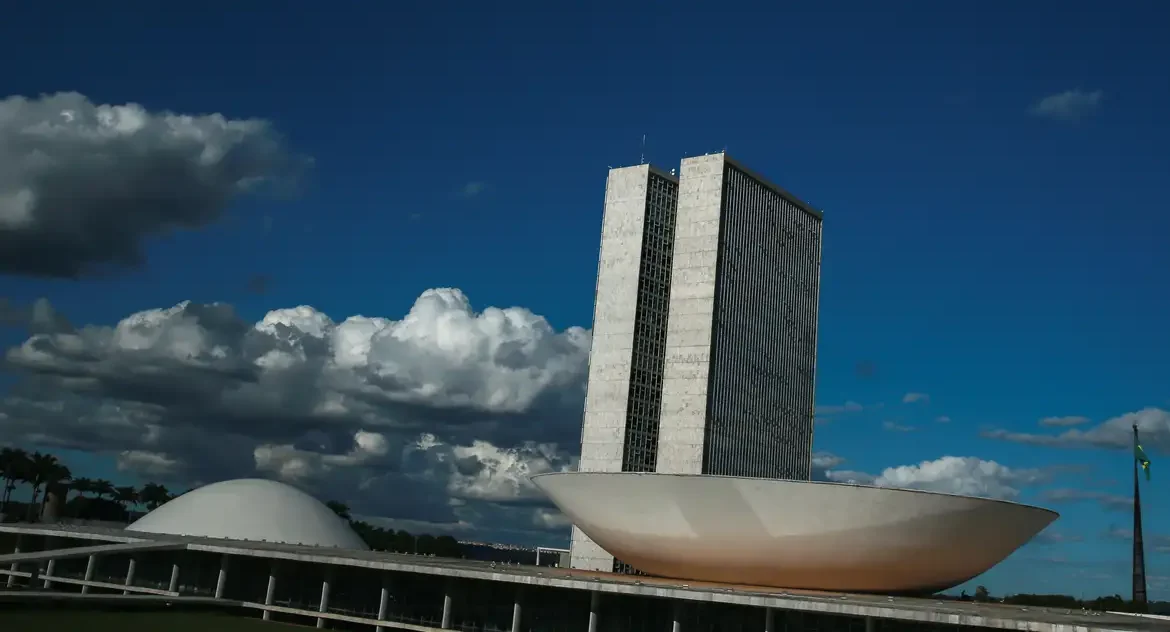 Bancada da Bala apresenta alta produção legislativa, mas poucos projetos tratam de armas, aponta estudo