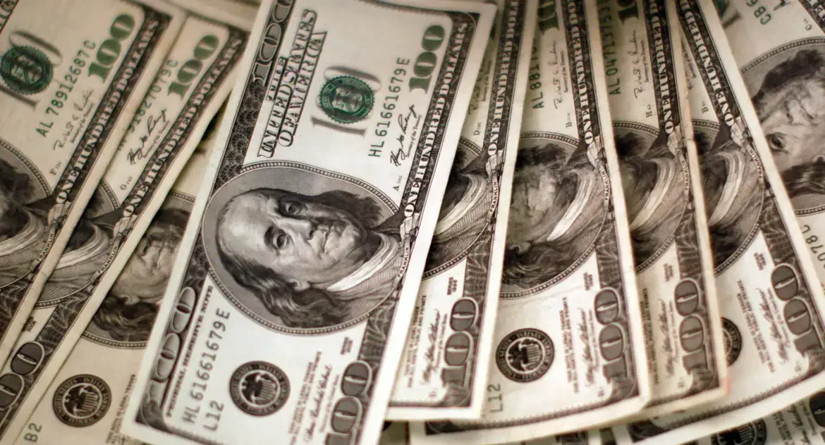 Mercado financeiro reage de forma mista ao acordo comercial entre EUA e China; dólar sobe e bolsa fecha estável