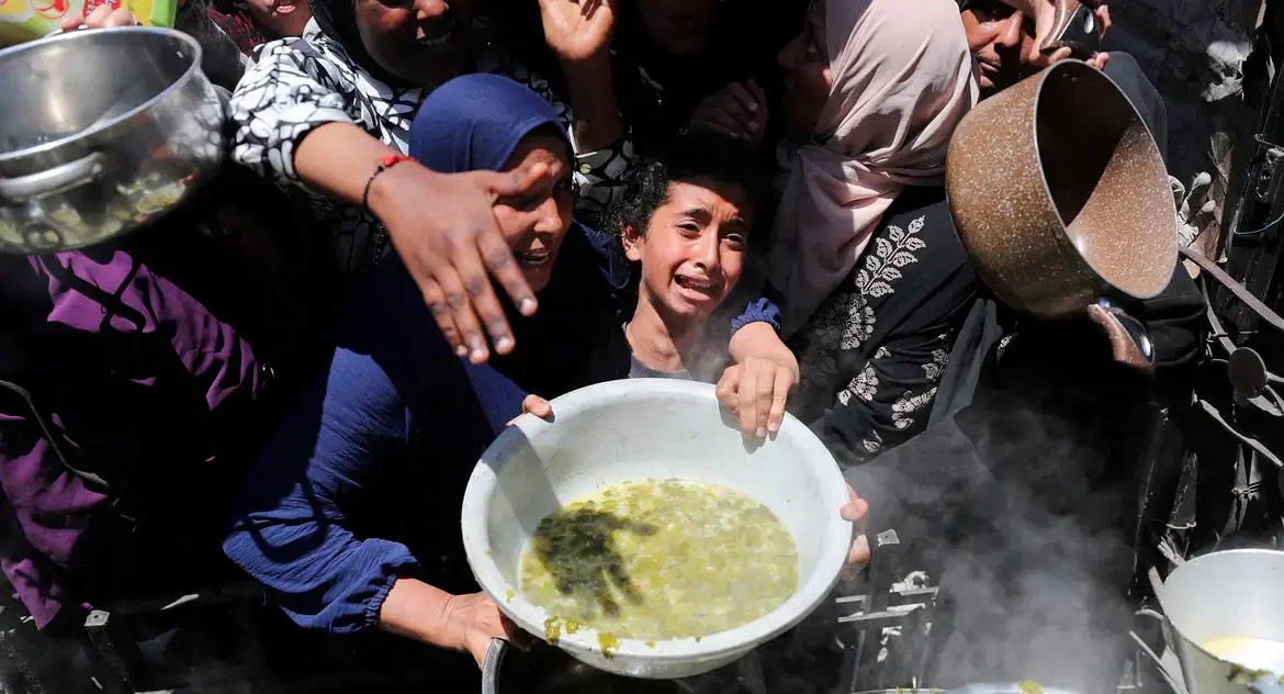 OMS alerta para aumento da desnutrição infantil e risco de colapso nutricional em Gaza devido a bloqueio israelense