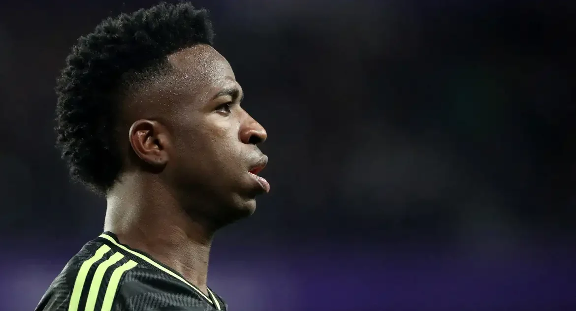 Justiça espanhola condena cinco torcedores por insultos racistas contra Vinícius Jr em decisão inédita por crime de ódio no futebol