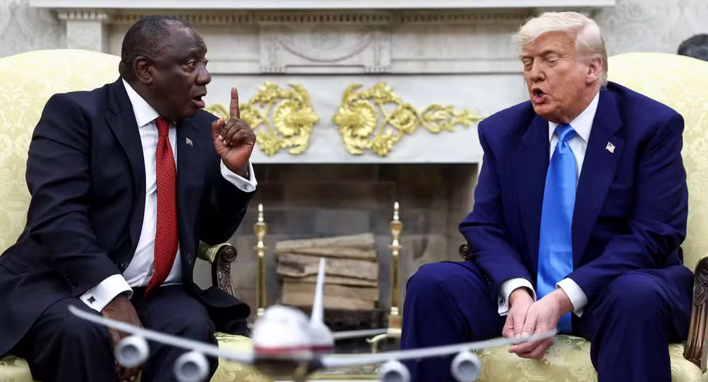 Trump confronta presidente da África do Sul na Casa Branca com vídeos sobre suposto genocídio de brancos