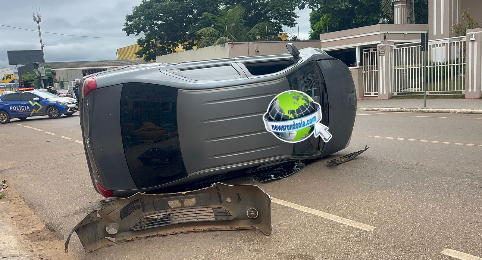 Acidente com capotamento é registrado no centro de Porto Velho