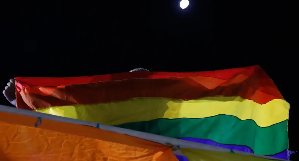 Violência contra pessoas LGBTQIAPN+ cresce mais de 2.000% em uma década, aponta Atlas da Violência