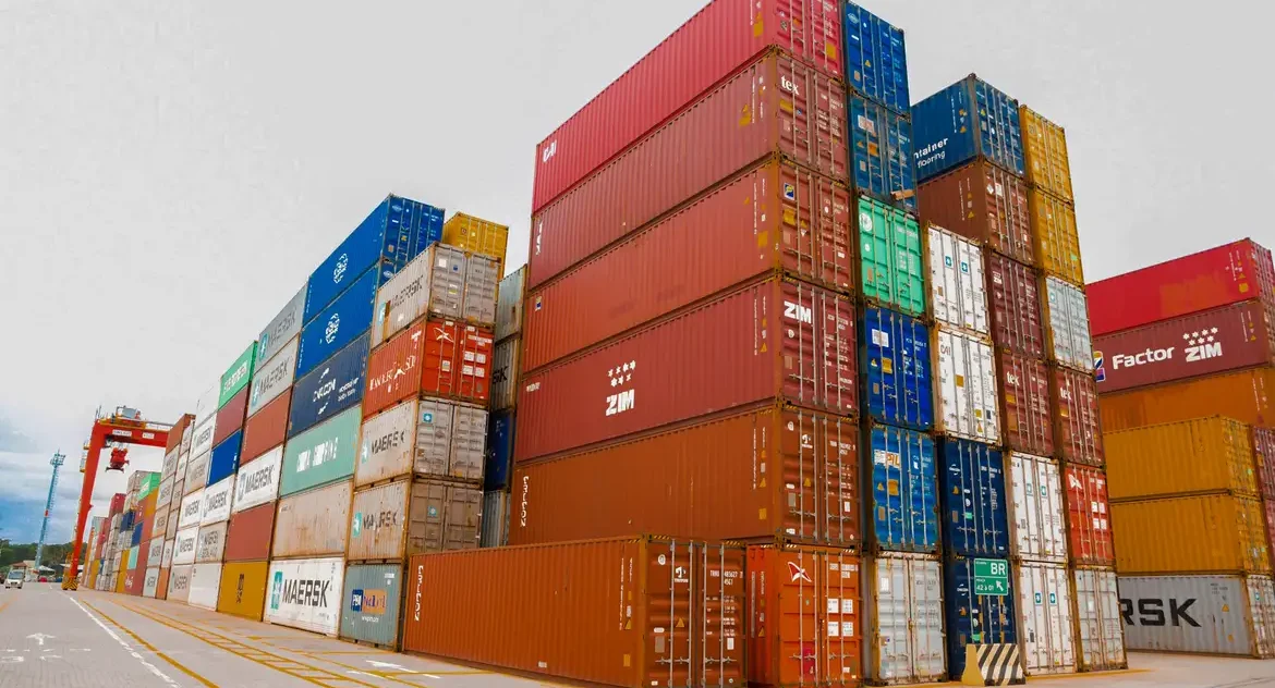 Queda no preço das Commodities reduz superávit da balança comercial em abril, diz MDIC