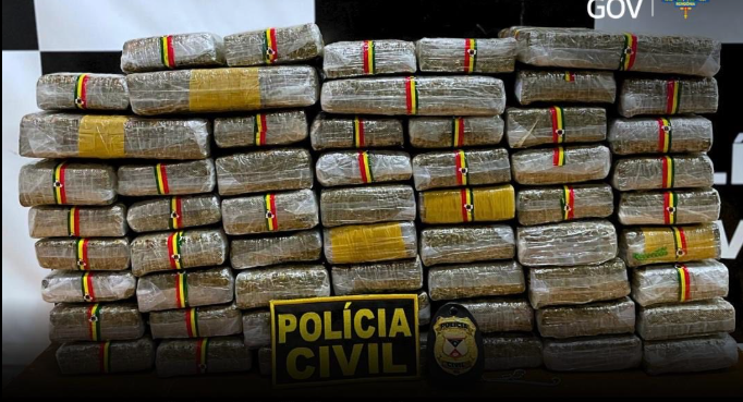 Polícia Civil prende quatro suspeitos por tráfico de drogas e apreende 64 tabletes de maconha