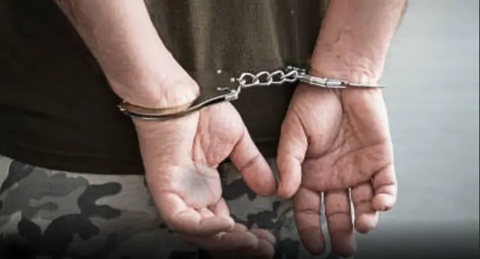 Homem é preso por descumprir medida protetiva e ameaçar ex-companheira