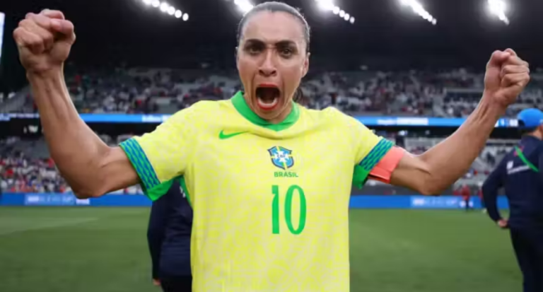 Marta é eleita a melhor jogadora de futebol da história e posta foto para comemorar - News Rondônia