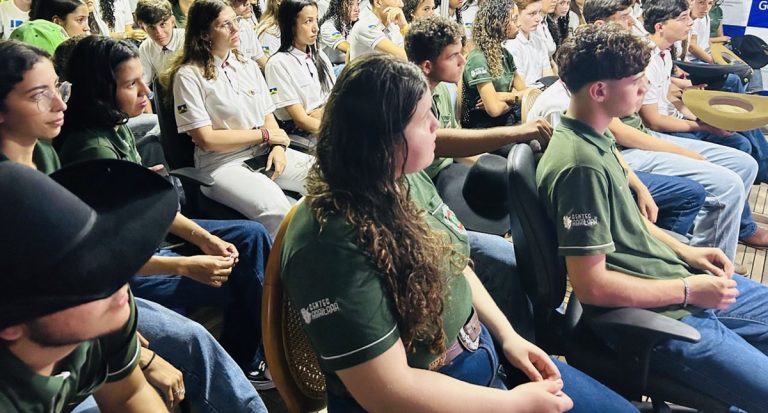 Estudantes de cursos técnicos do agronegócio buscam conhecimentos na Rondônia Rural Show Internacional - News Rondônia