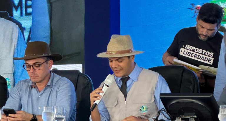 Cássio Gois homenageia presidente da Emater com Título de Honra ao Mérito durante a 12ª RRSI - News Rondônia