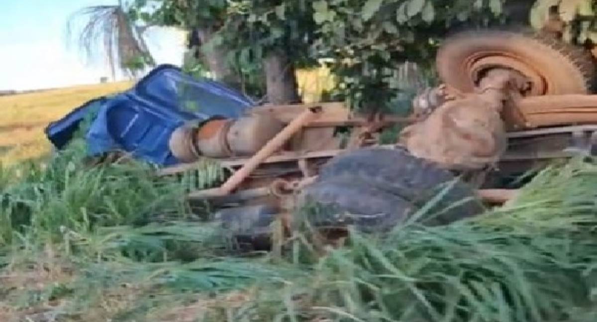 Acidente com tombamento de caminhão na BR-429, deixa uma pessoa morta e duas feridas