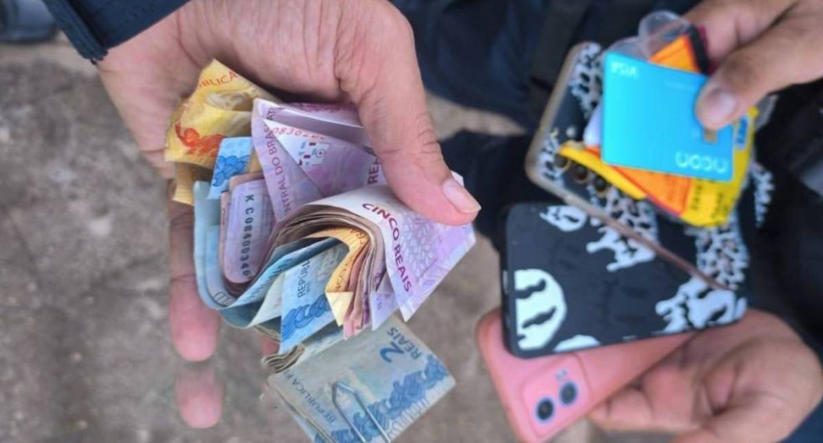 Ladrão é imobilizado por populares após assaltar loja de açaí com faca