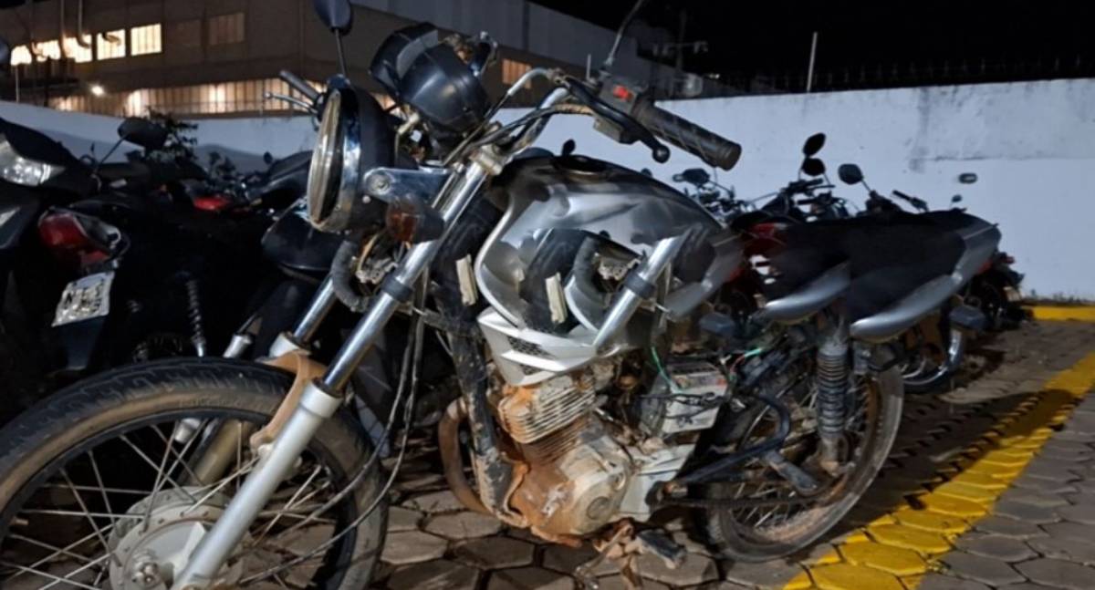 Polícia recupera moto furtada após denúncia anônima