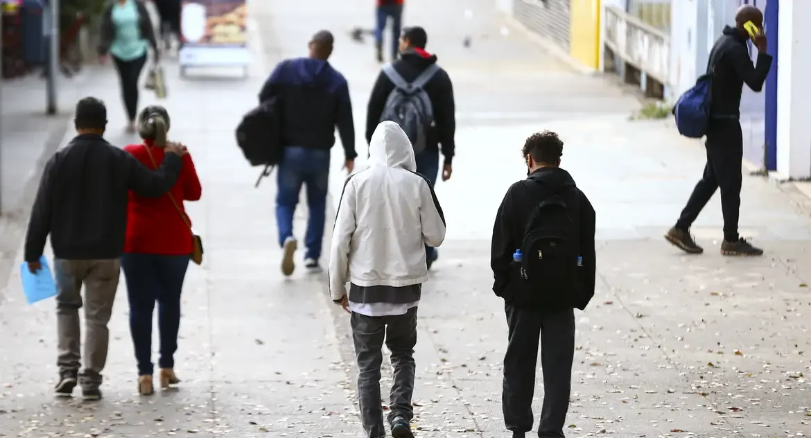 Frente fria chega nesta terça e deve baixar as temperaturas