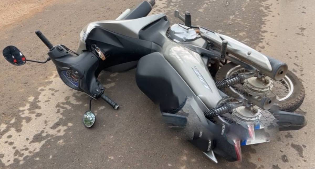 Condutora de motoneta se fere após colisão com ciclista