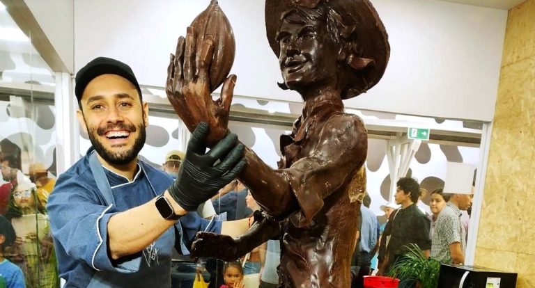 Obra em chocolate presta homenagem aos produtores na 12ª Rondônia Rural Show Internacional - News Rondônia