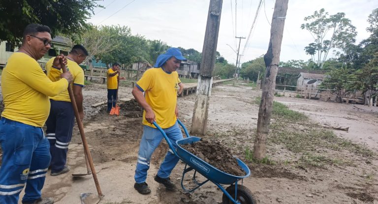 Prefeitura inicia serviços de limpeza após cheia - News Rondônia