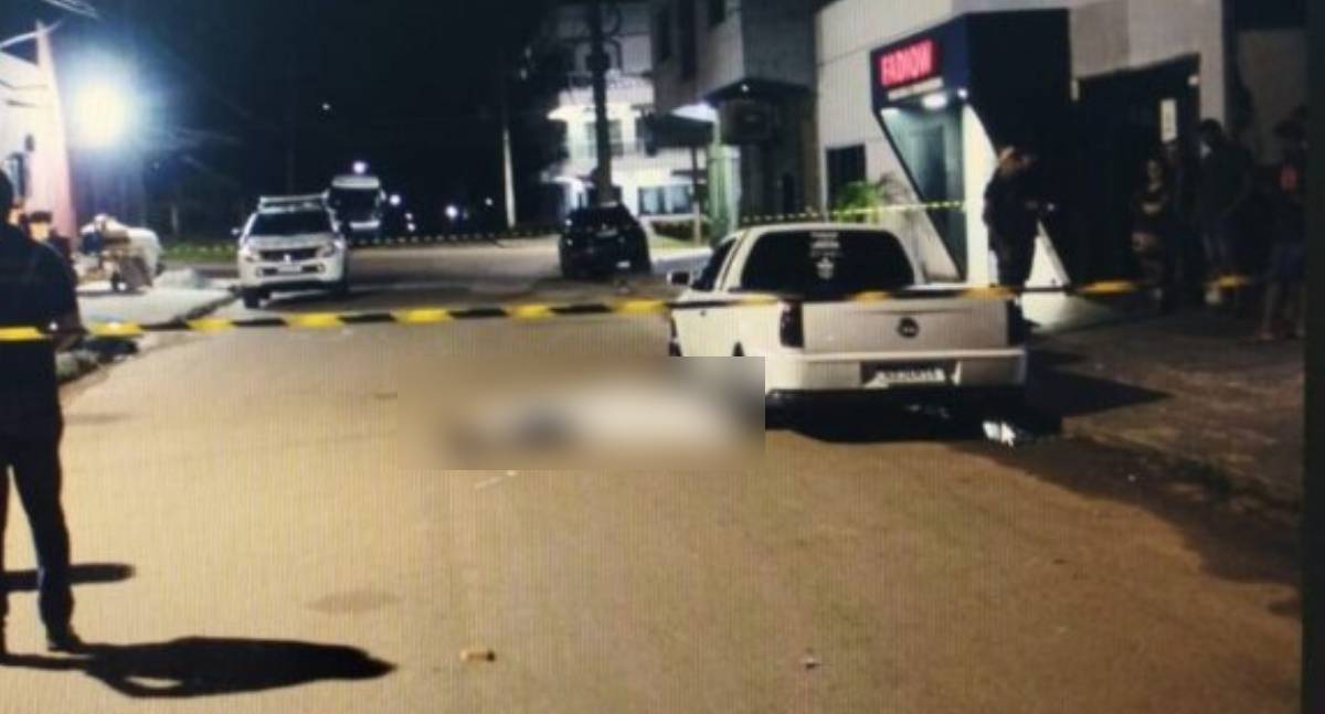 Homem é morto a tiros após discussão em frente a tabacaria