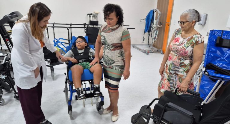 Deputada Sílvia Cristina garante entrega de cadeiras de rodas a pacientes do Centro de Reabilitação Dream da Amazônia - News Rondônia