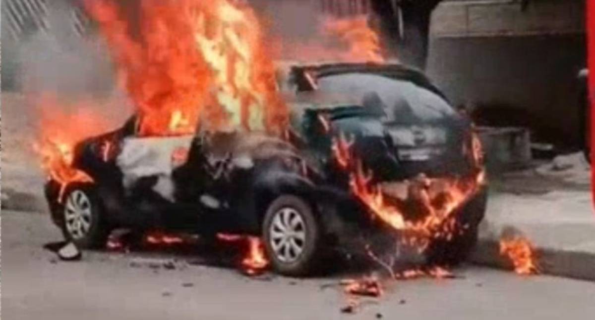 Mulher é suspeita de incendiar carro após briga na Avenida Brasil
