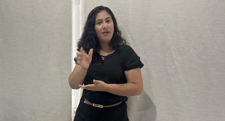 Prefeitura de Porto Velho passa a contar com tradutora e intérprete de Libras - News Rondônia