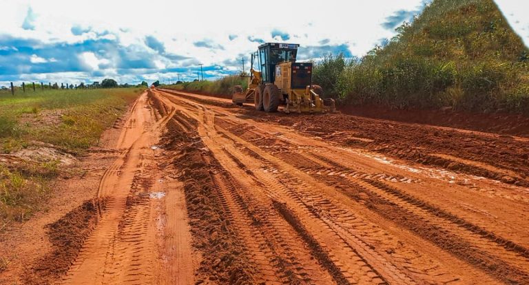Manutenção avança em toda a extensão da RO-420 entre Buritis e Nova Mamoré