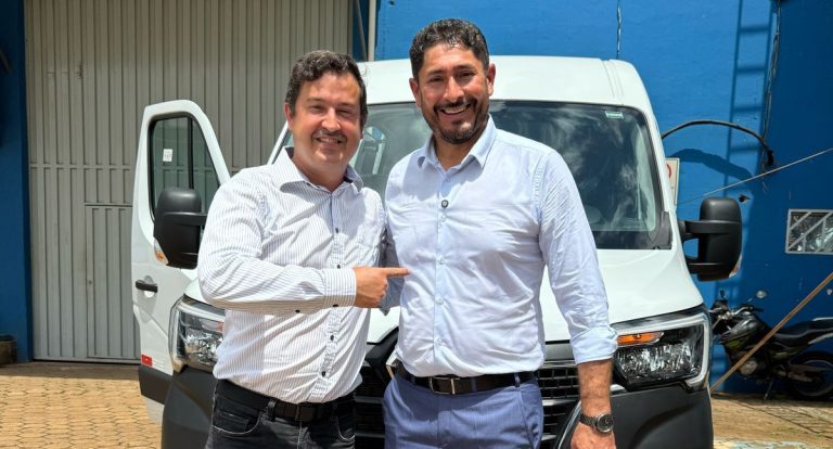 Vista Alegre do Abunã recebe van destinada por emenda do vereador Márcio Pacele e dá início às ações Cidade Limpa e Tapa-Buraco - News Rondônia