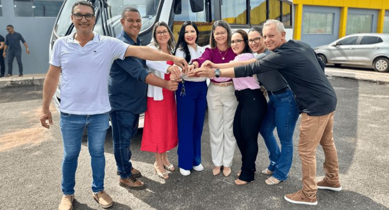 Cristiane Lopes entrega micro-ônibus em Pimenta Bueno para reforçar transporte de pacientes com mais dignidade - News Rondônia