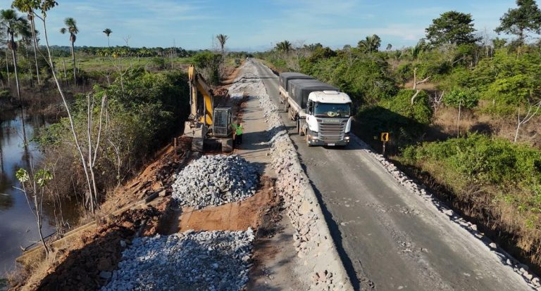 Dra. Taíssa fiscaliza obras de elevação na BR-425 após enchentes - News Rondônia