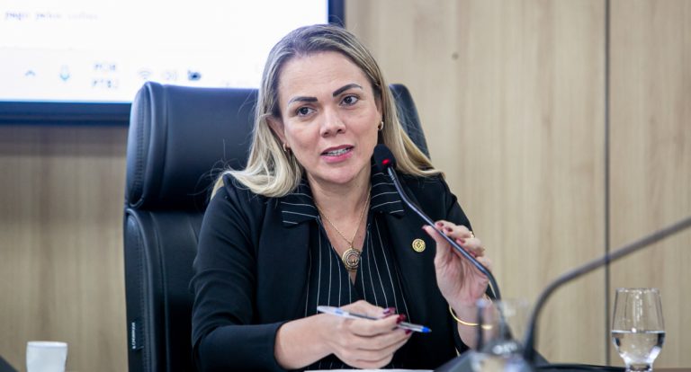 Cláudia de Jesus reforça apoio à valorização dos profissionais da saúde - News Rondônia