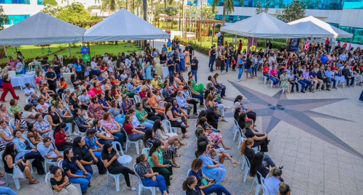 Servidoras que são mães recebem homenagem com feira de empreendedorismo, atrações musicais e cuidados de beleza