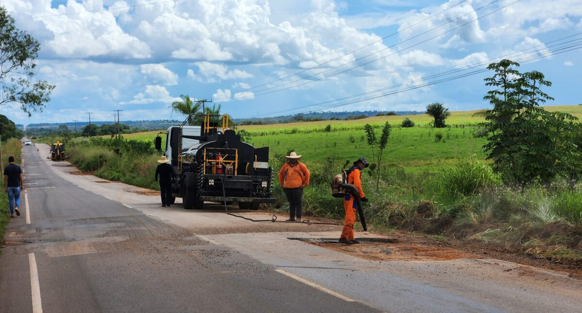 Governo de Rondônia intensifica recuperação de 22 km da RO-010, entre Nova Estrela e Rolim de Moura