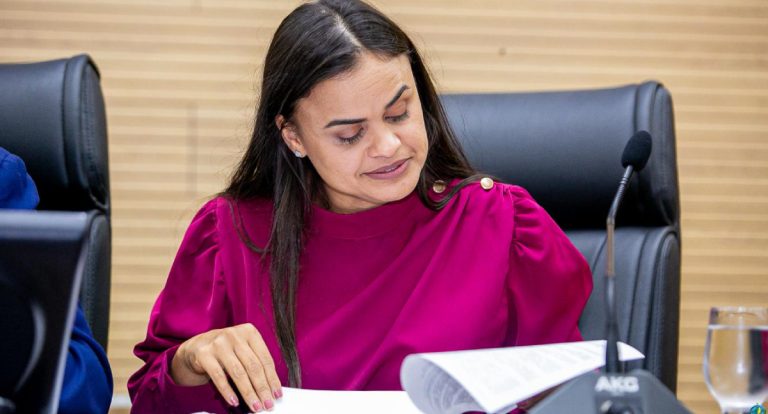 Dra. Taíssa dá parecer favorável a projeto que regula carga horária e plantões na saúde - News Rondônia