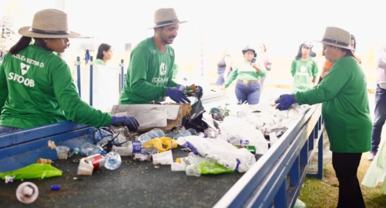 Governo de RO promove segurança e valorização de catadores com entrega de EPIs